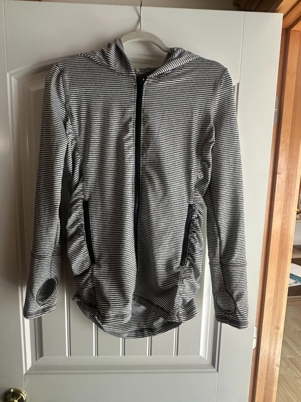 Kimi + Kai Haven Striped Side Ruched Performance Maternity Active Hoodie Size M
